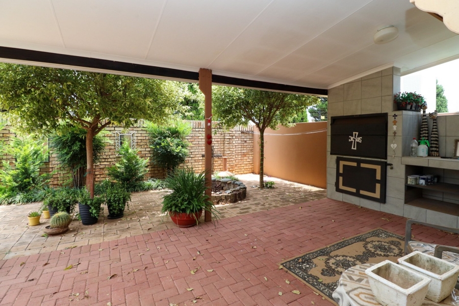 2 Bedroom Property for Sale in Wilkoppies North West